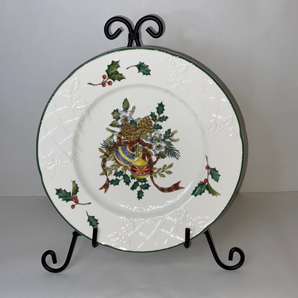 Christmas Plate by Mikasa - Picture 1 of 6